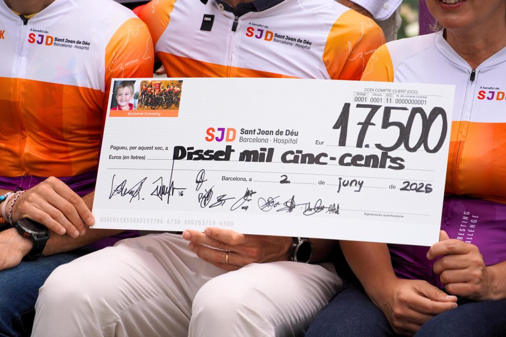 Visita a SJD i entrega del xec